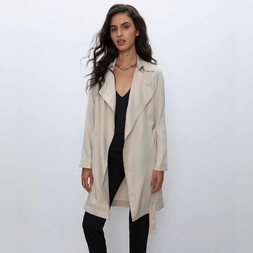 Aritiza Babaton - Maximo Trench
